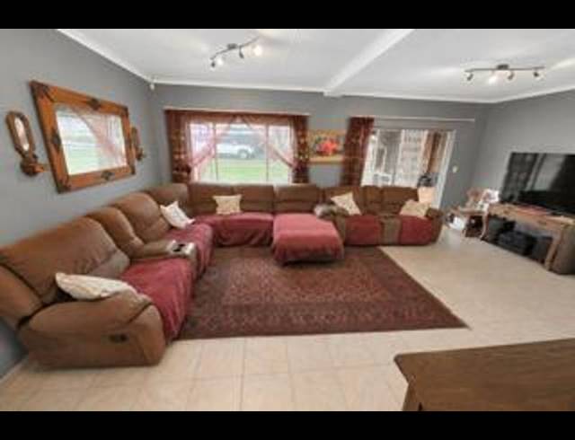 5 BEDROOM HOUSE FOR SALE IN SUIDERBERG